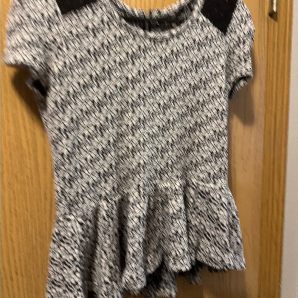 Black and White Patterned Women's Top - Picture 2 of 5